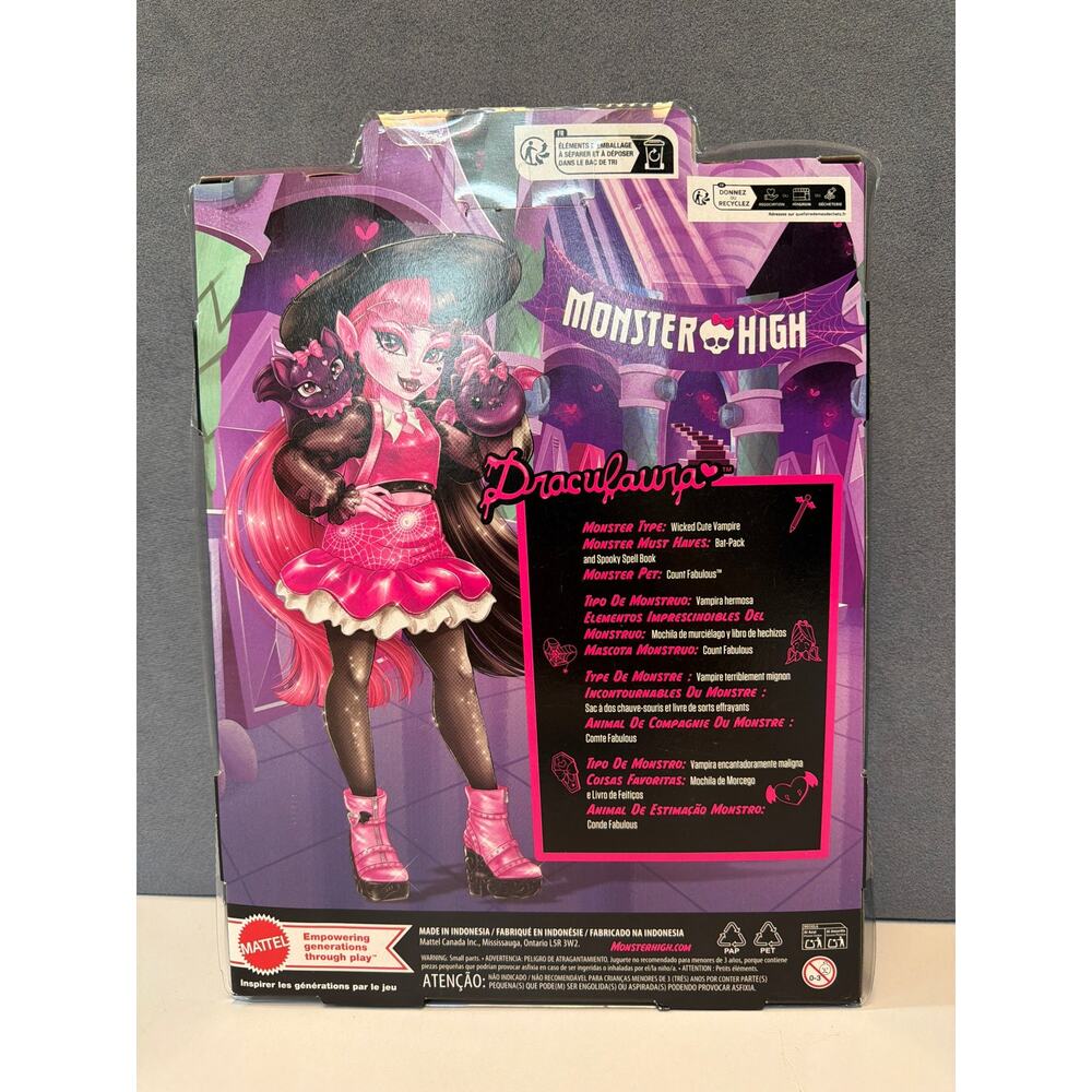 Monster High Draculaura Fashion Doll with Pet Count Fabulous and Accessories New - Picture 2 of 6